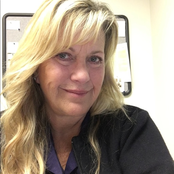 Meet your Posher, Elaine - Picture 3 of 4